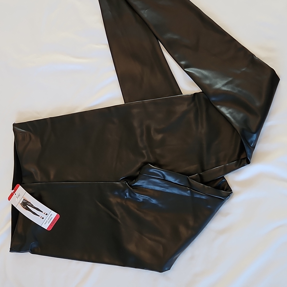 Women's faux leather leggings